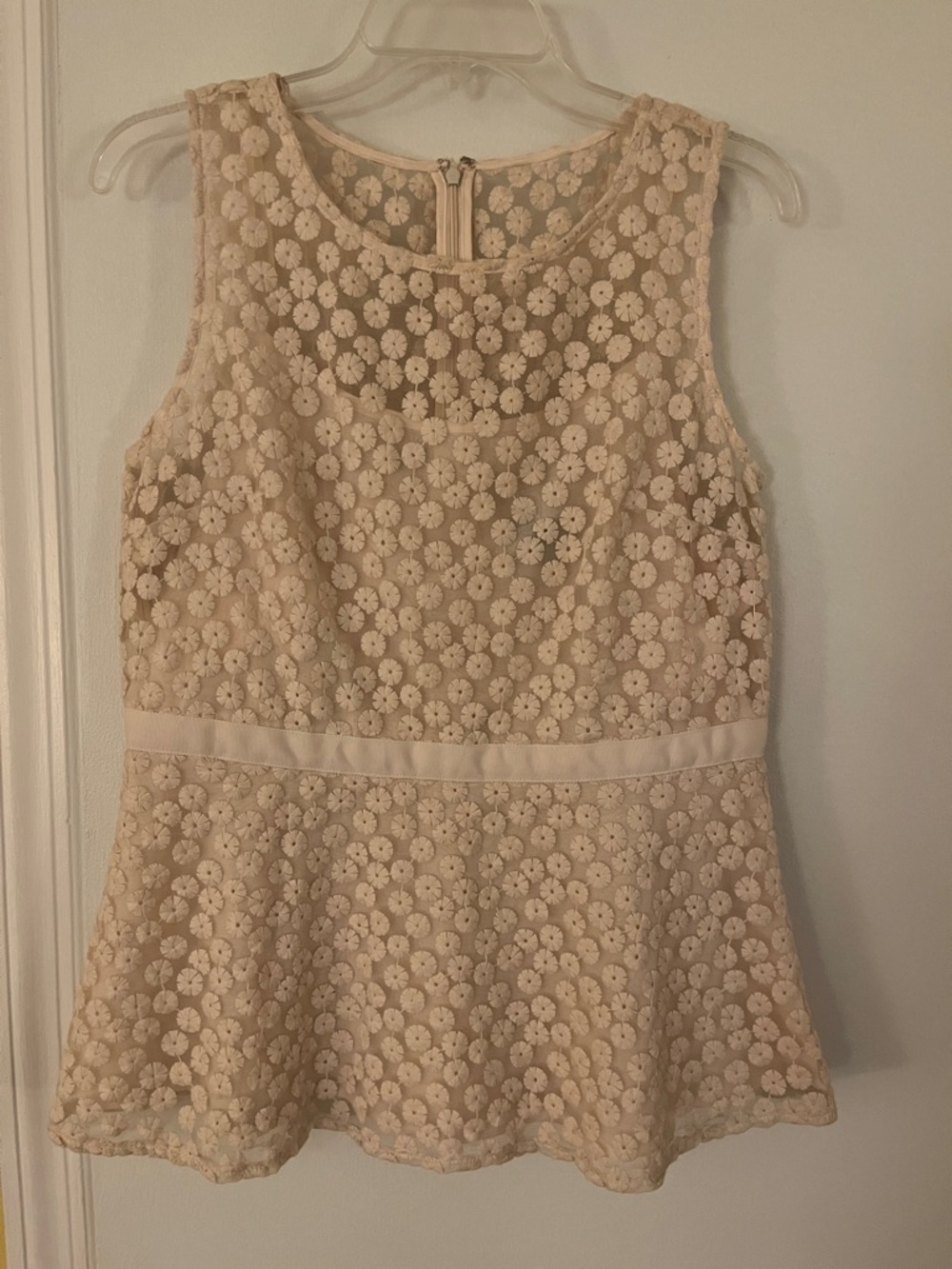 Banana Republic Cream Lace Sleeveless Peplum Tank